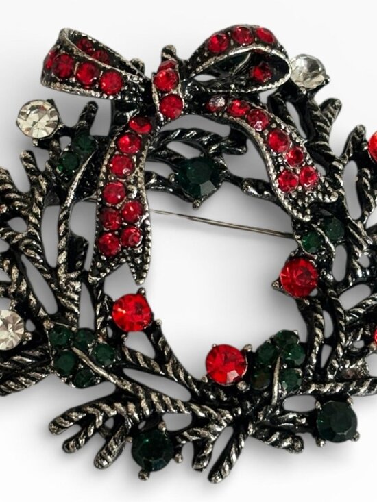 Unbranded Jewelry - Christmas Wreath Brooch Pin Red and Green Rhinestone Holiday Jewelry Silver Tone